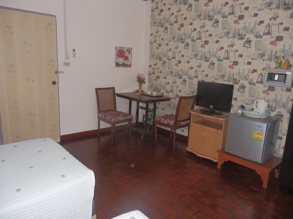 Hua Hin Tour Guesthouse Экстерьер фото
